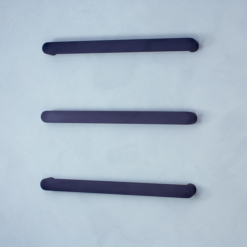 RADIANT BLK-ASPEN Single SQUARE Bar Matt BLACK HEATED Towel Rail round end